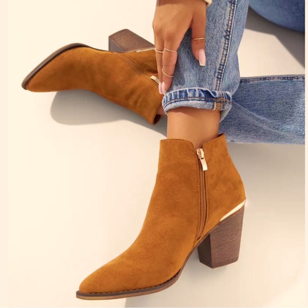 Liz Claiborne East River brown ankle boots, size 8 A4